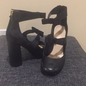 Beautiful Nine West black heels size 6